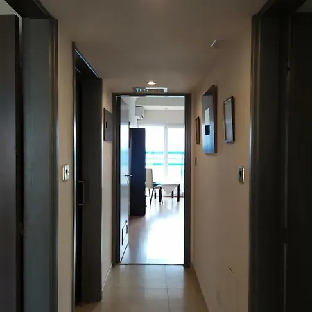 Bacchus House Flat 708 דירה